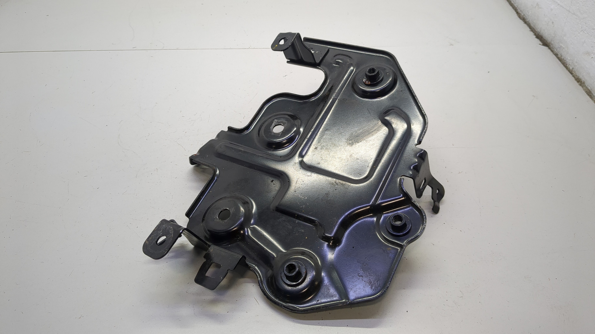 Площадка под аккумулятор (АКБ)