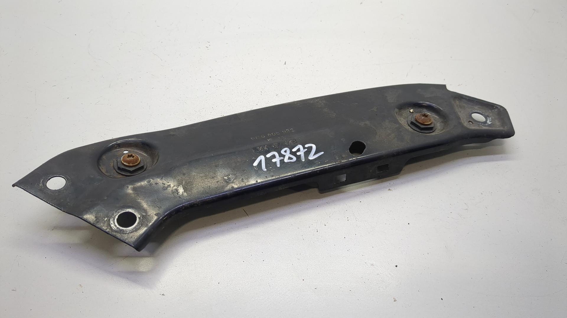 Кронштейн фар правый