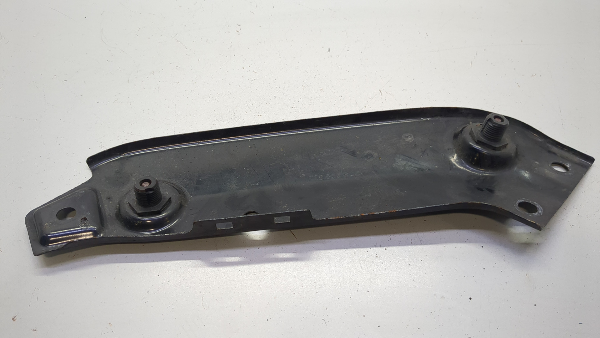 Кронштейн фар правый