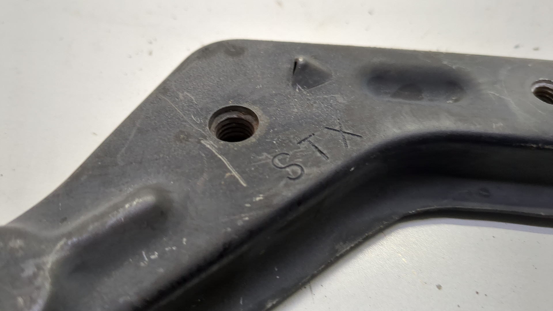 Кронштейн крепления крыла