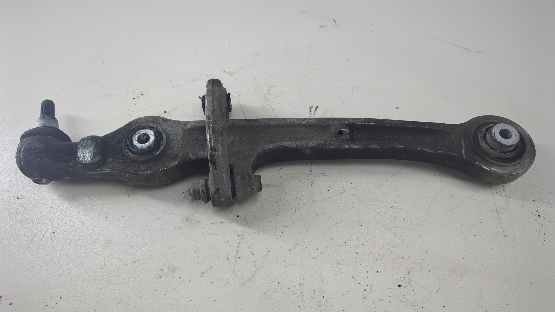 Рычаг передний правый