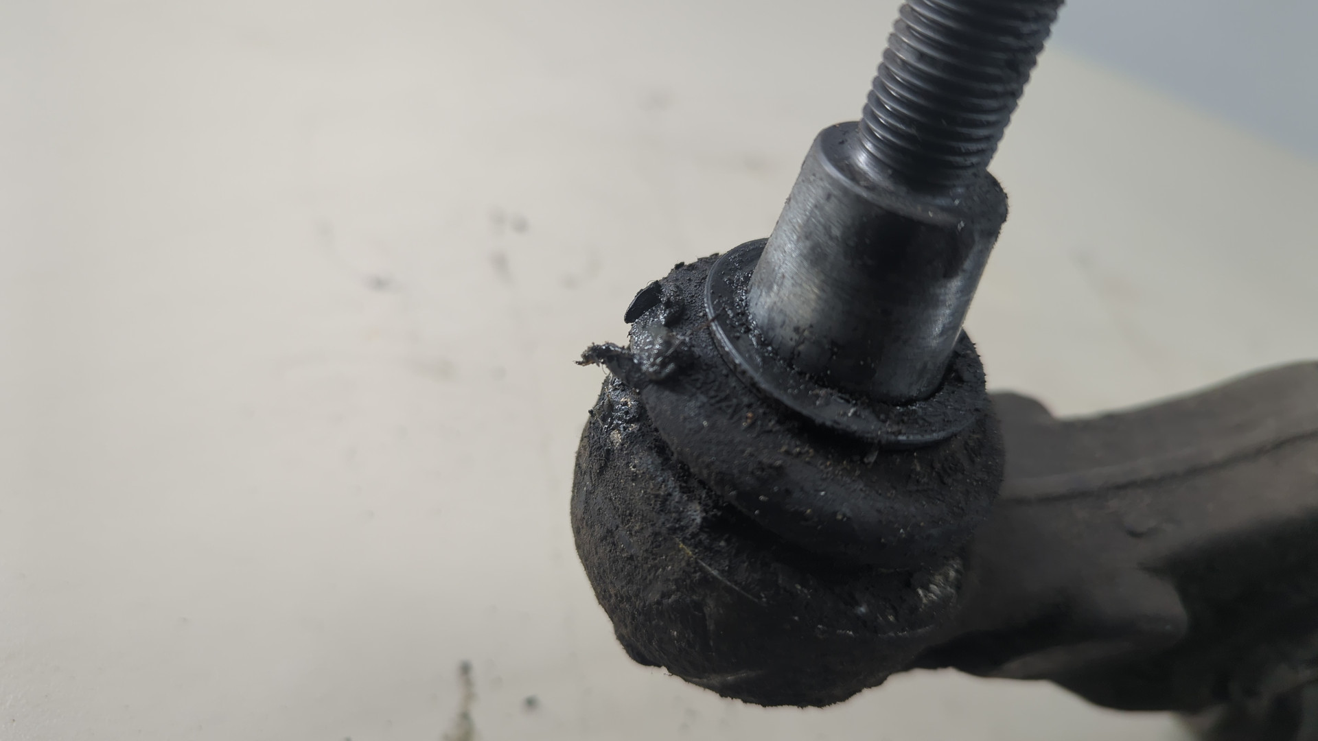 Рычаг передний правый