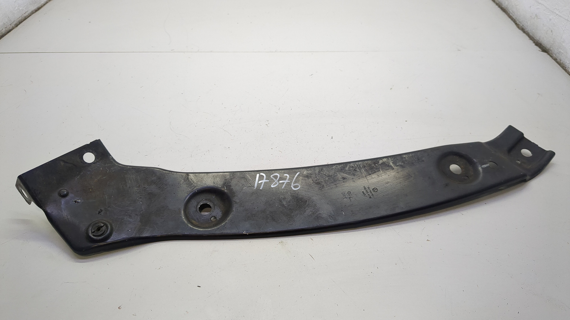 Кронштейн фар левый