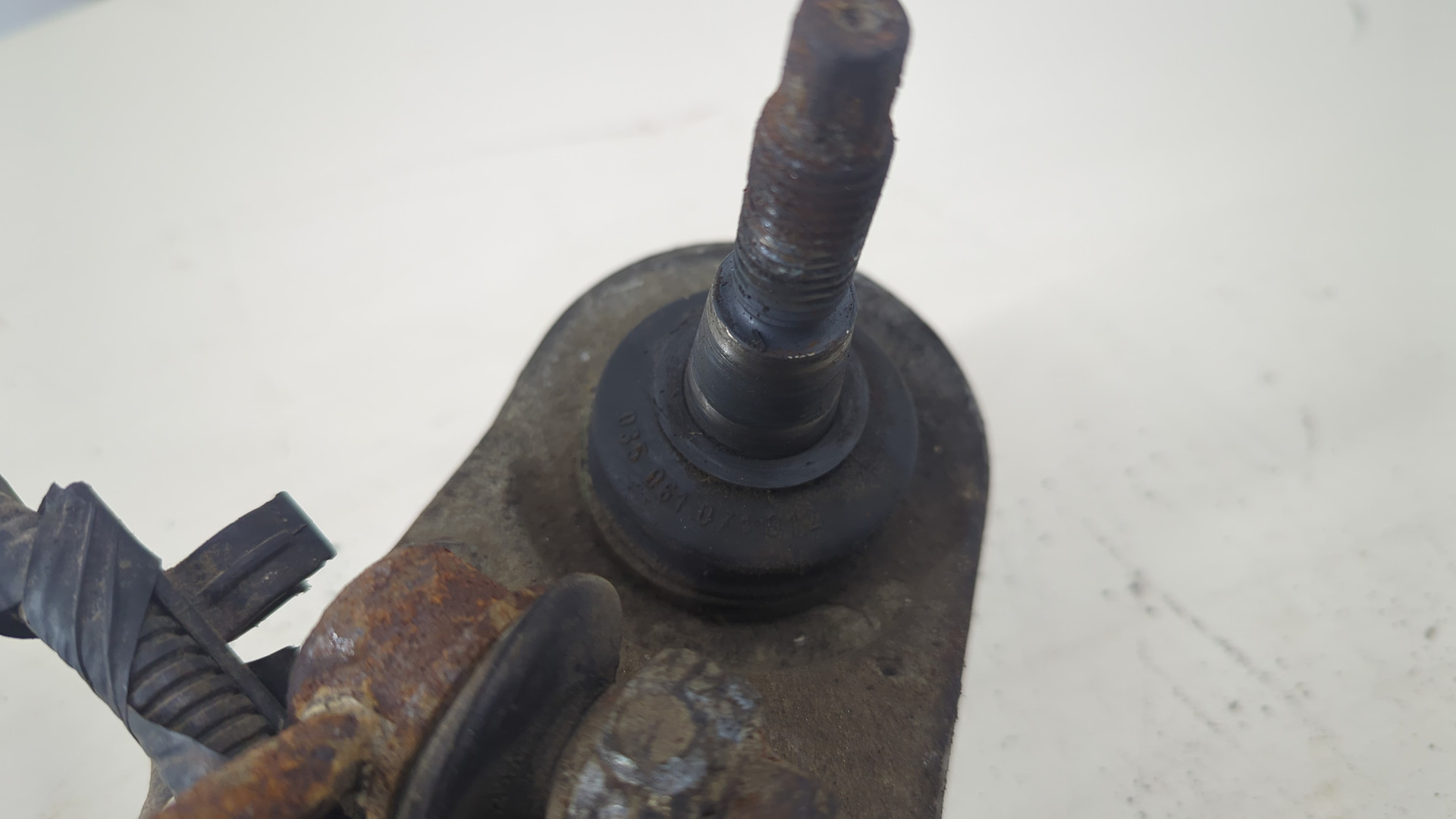 Рычаг передний правый