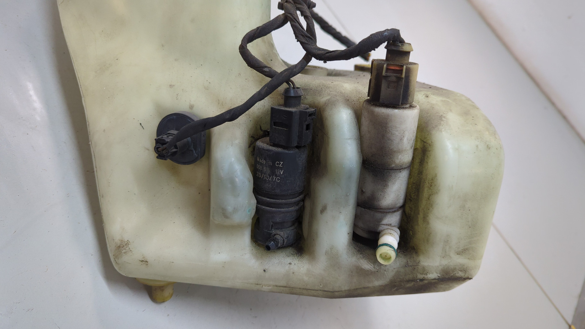 Бачок омывателя лобового стекла