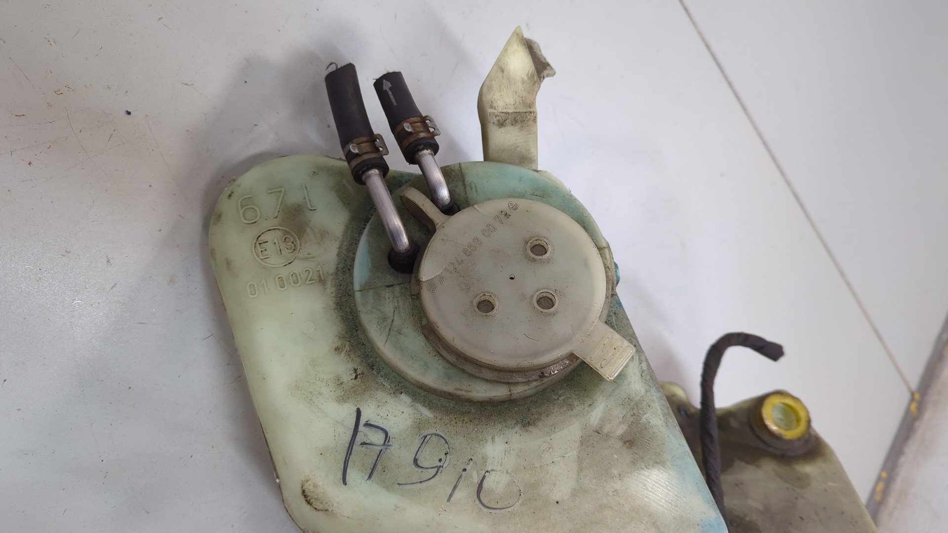 Бачок омывателя лобового стекла