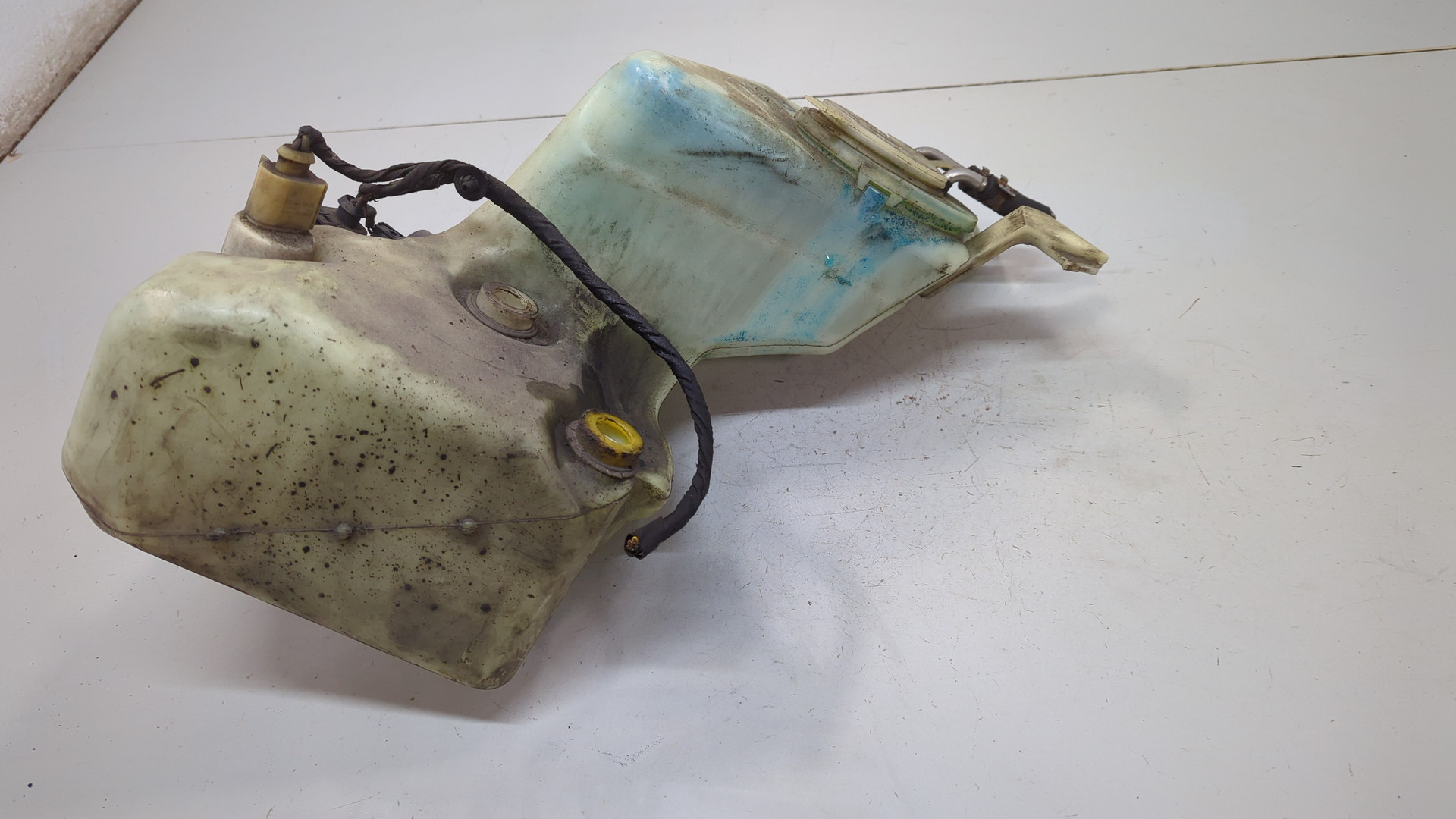 Бачок омывателя лобового стекла