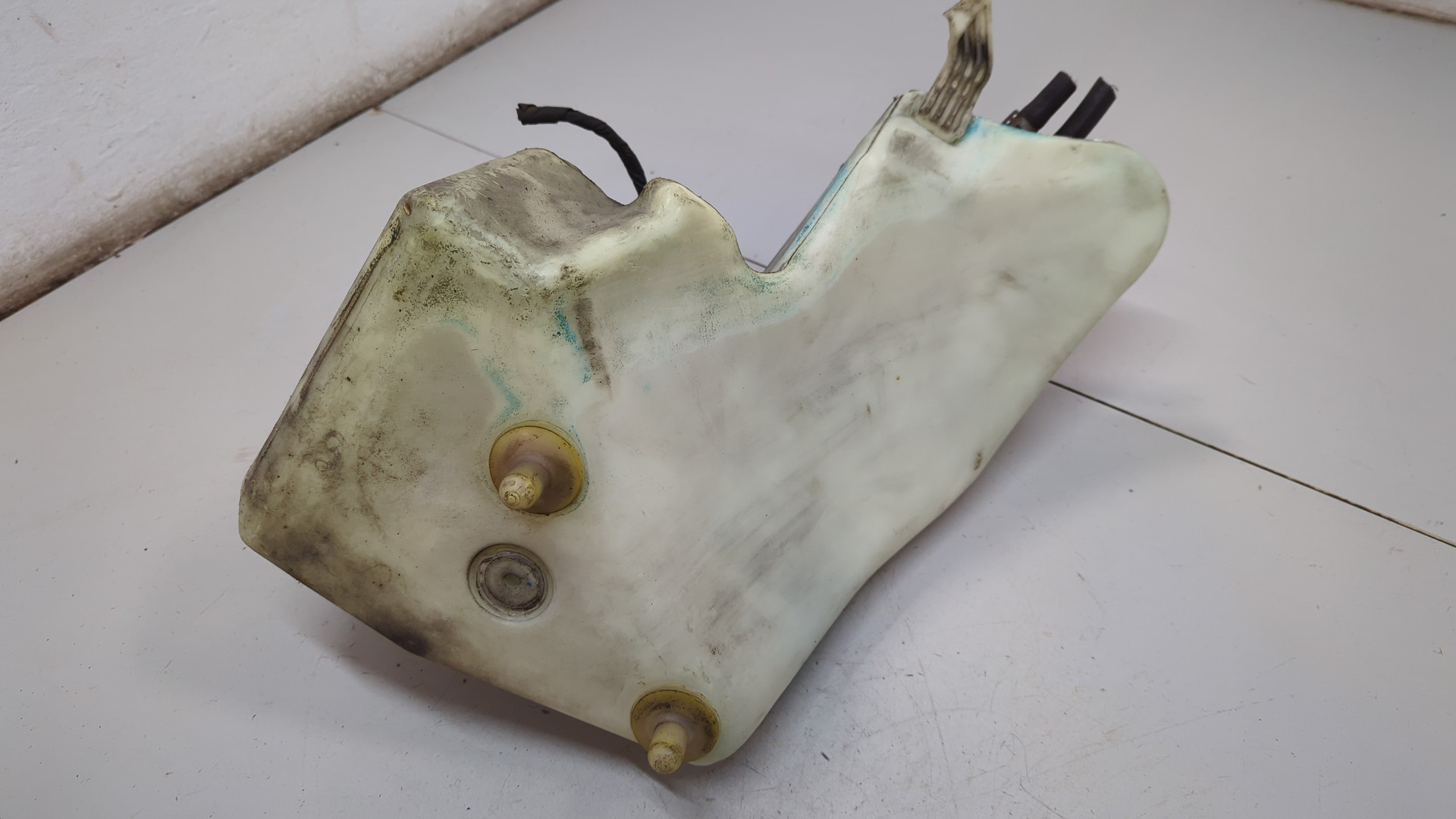 Бачок омывателя лобового стекла