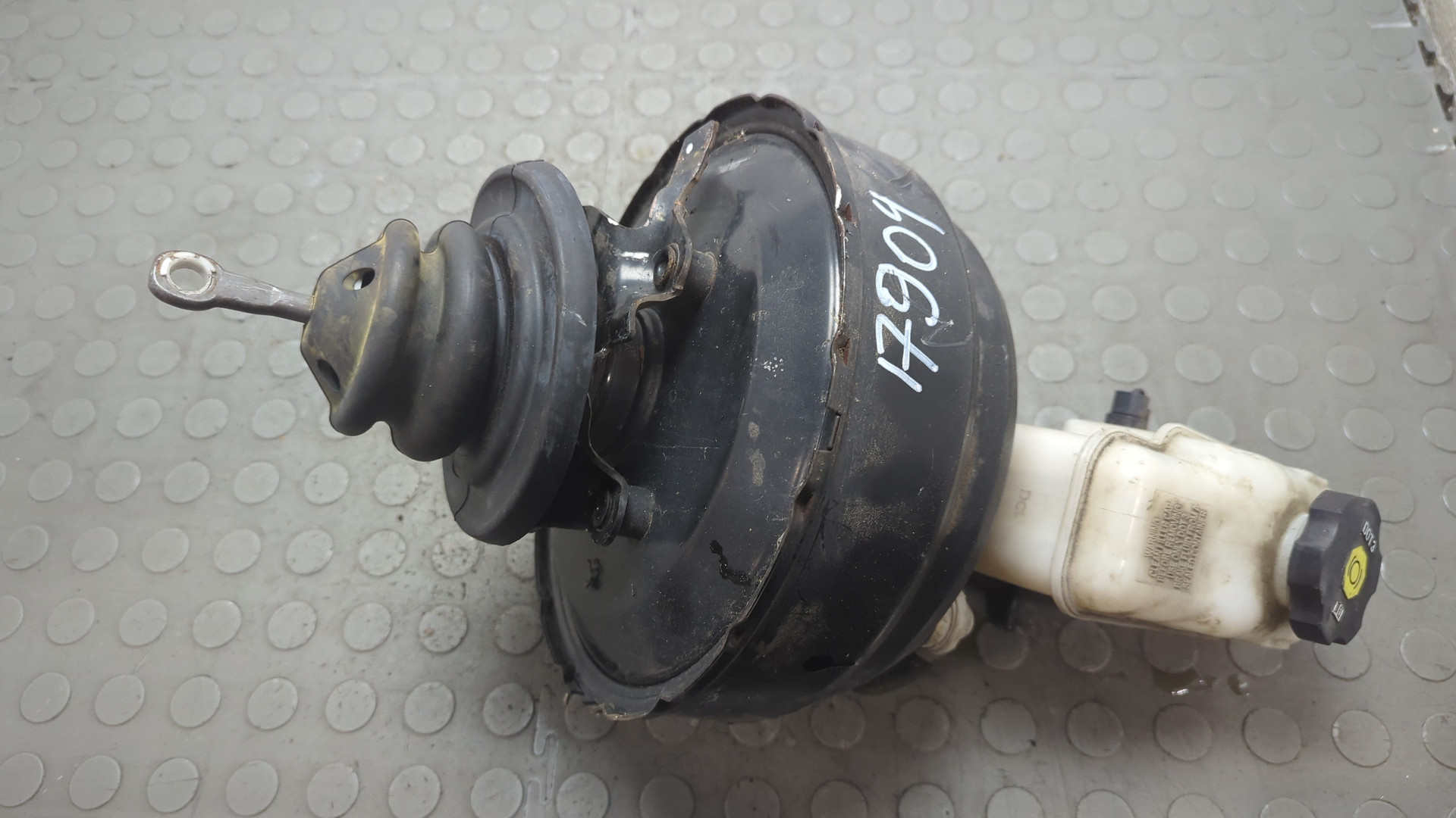 Цилиндр тормозной главный