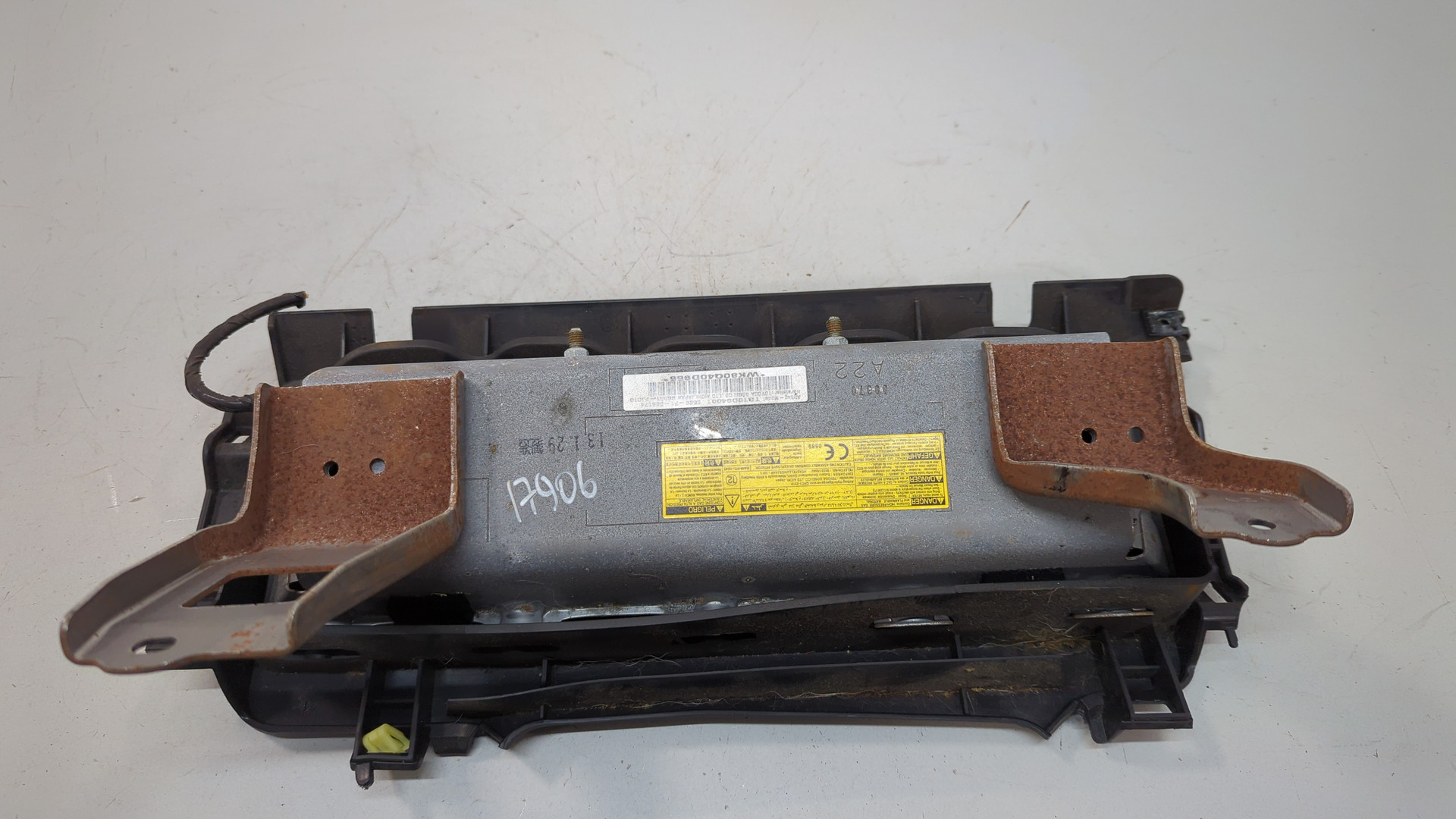 Подушка безопасности нижняя (для колен)