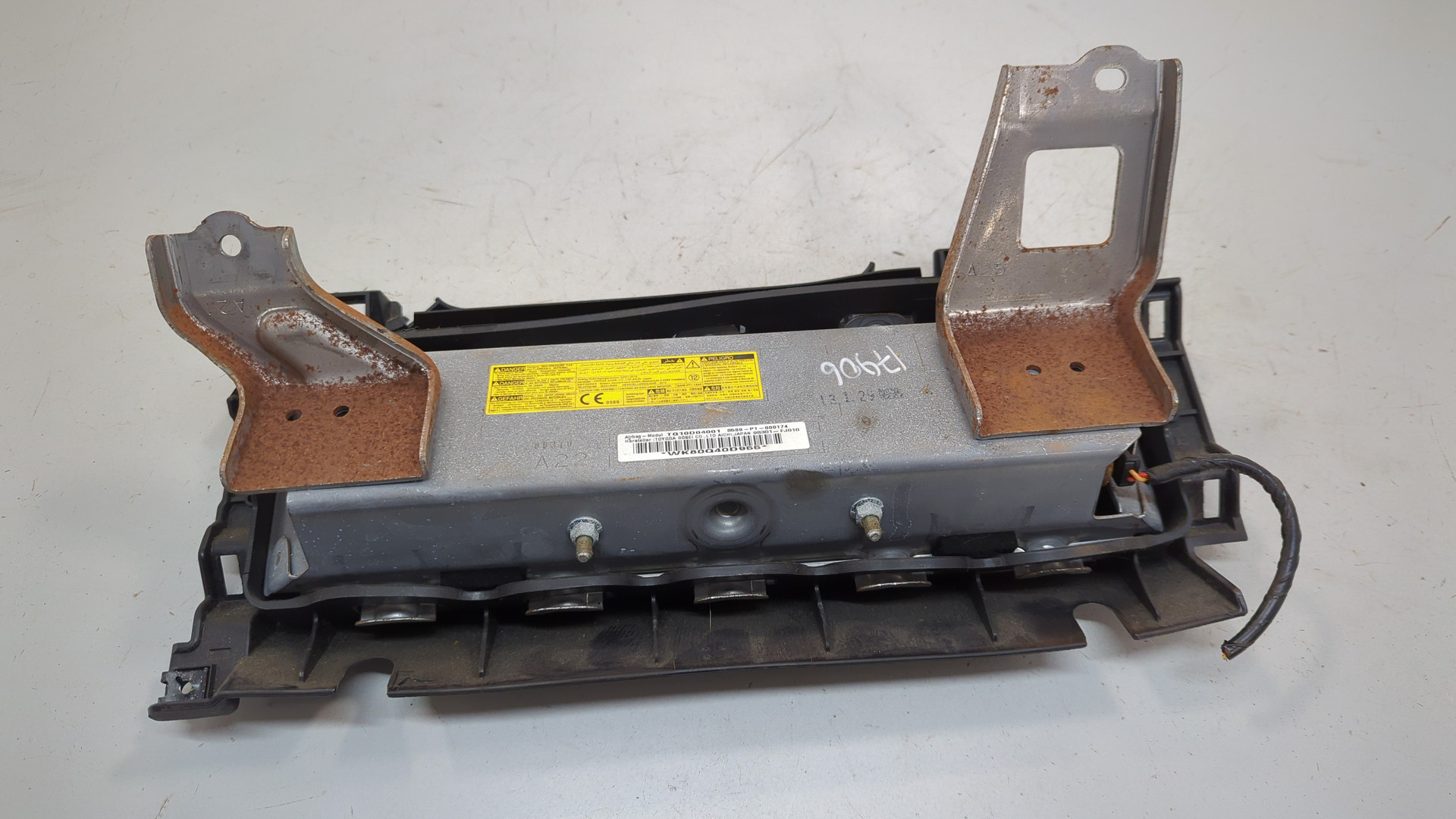 Подушка безопасности нижняя (для колен)