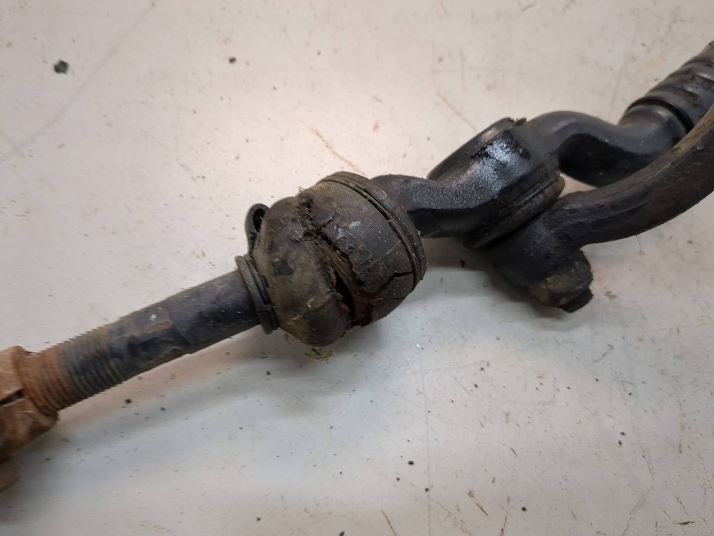 Тяга рулевая