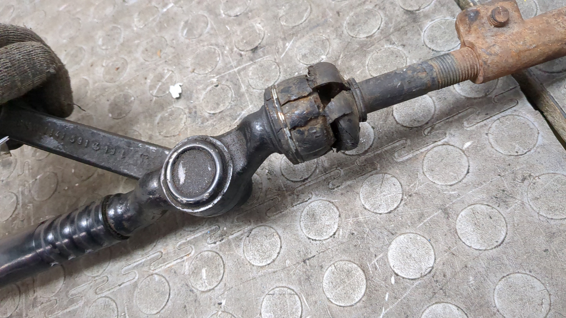 Тяга рулевая