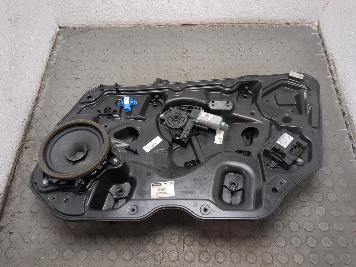 Стеклоподъемник электр. передний правый