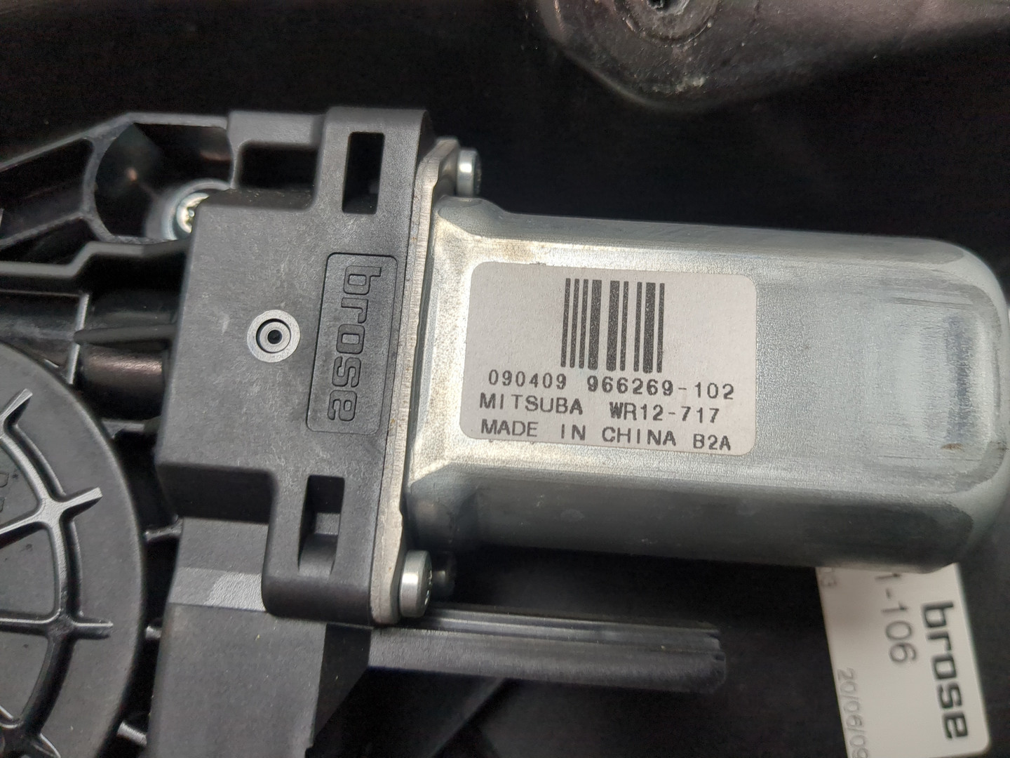 Стеклоподъемник электр. передний правый