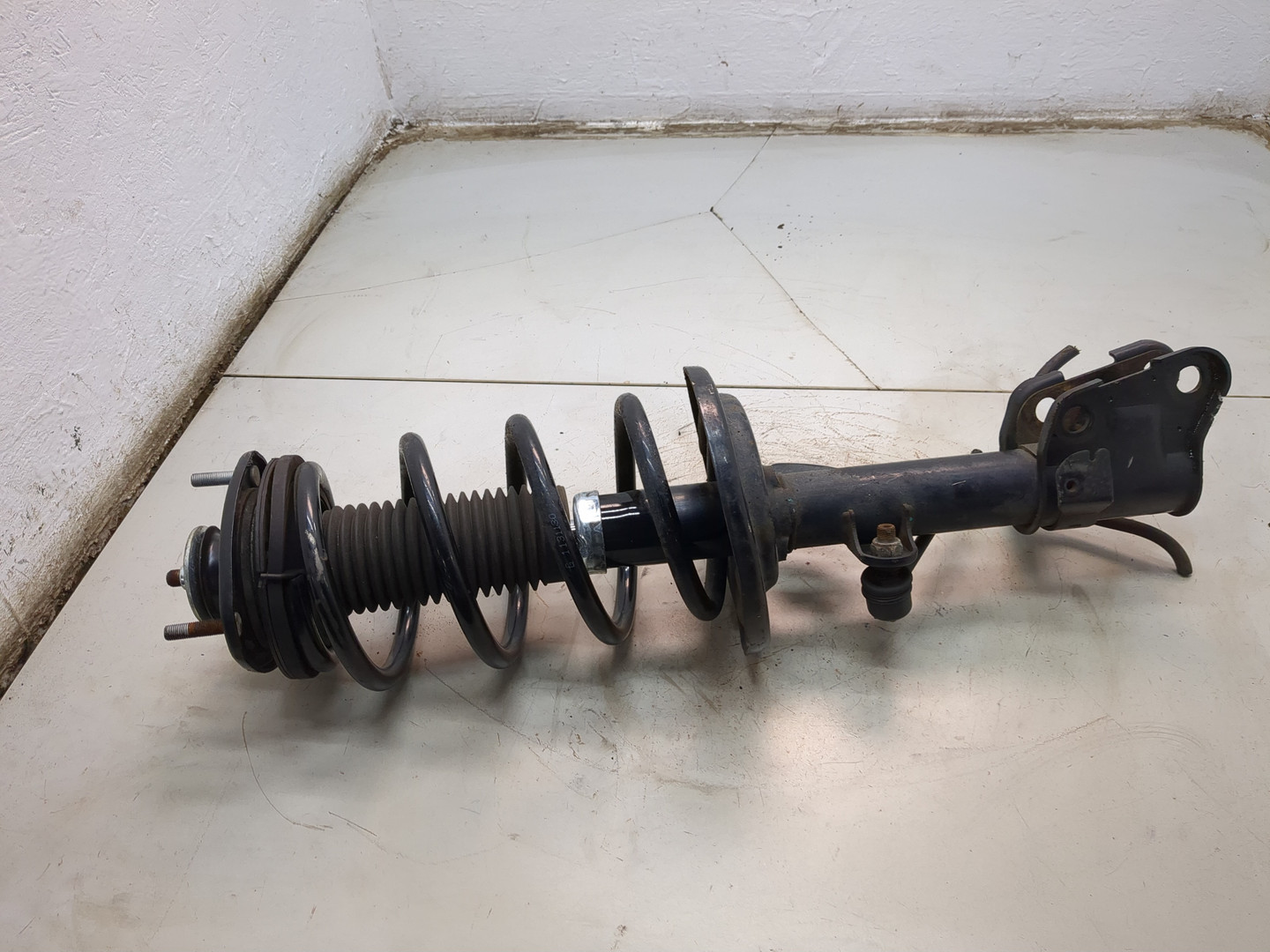 Амортизатор передний правый