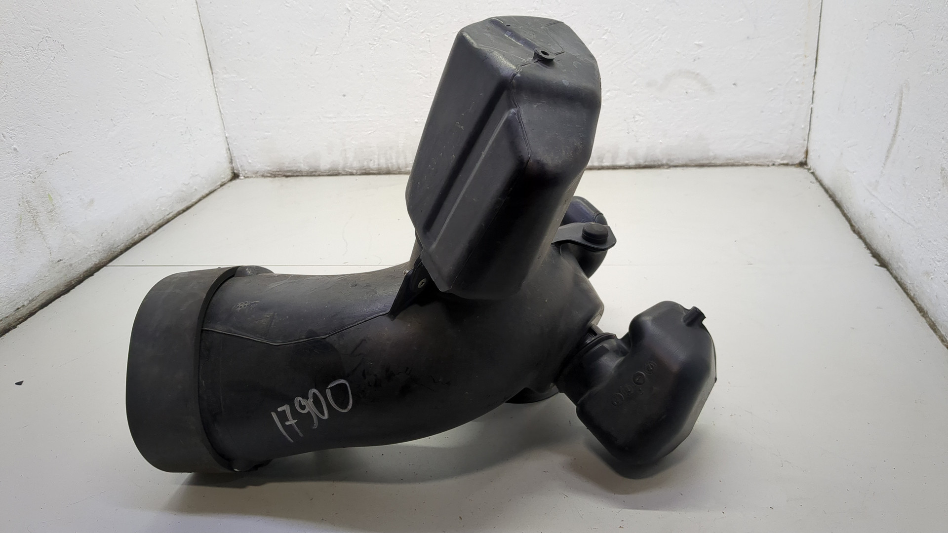 Патрубок воздушного фильтра