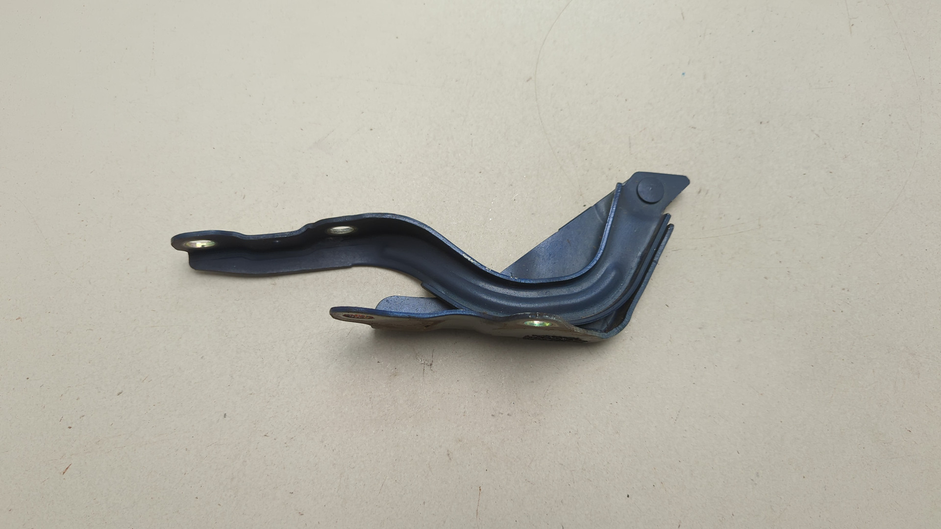 Петля капота правая