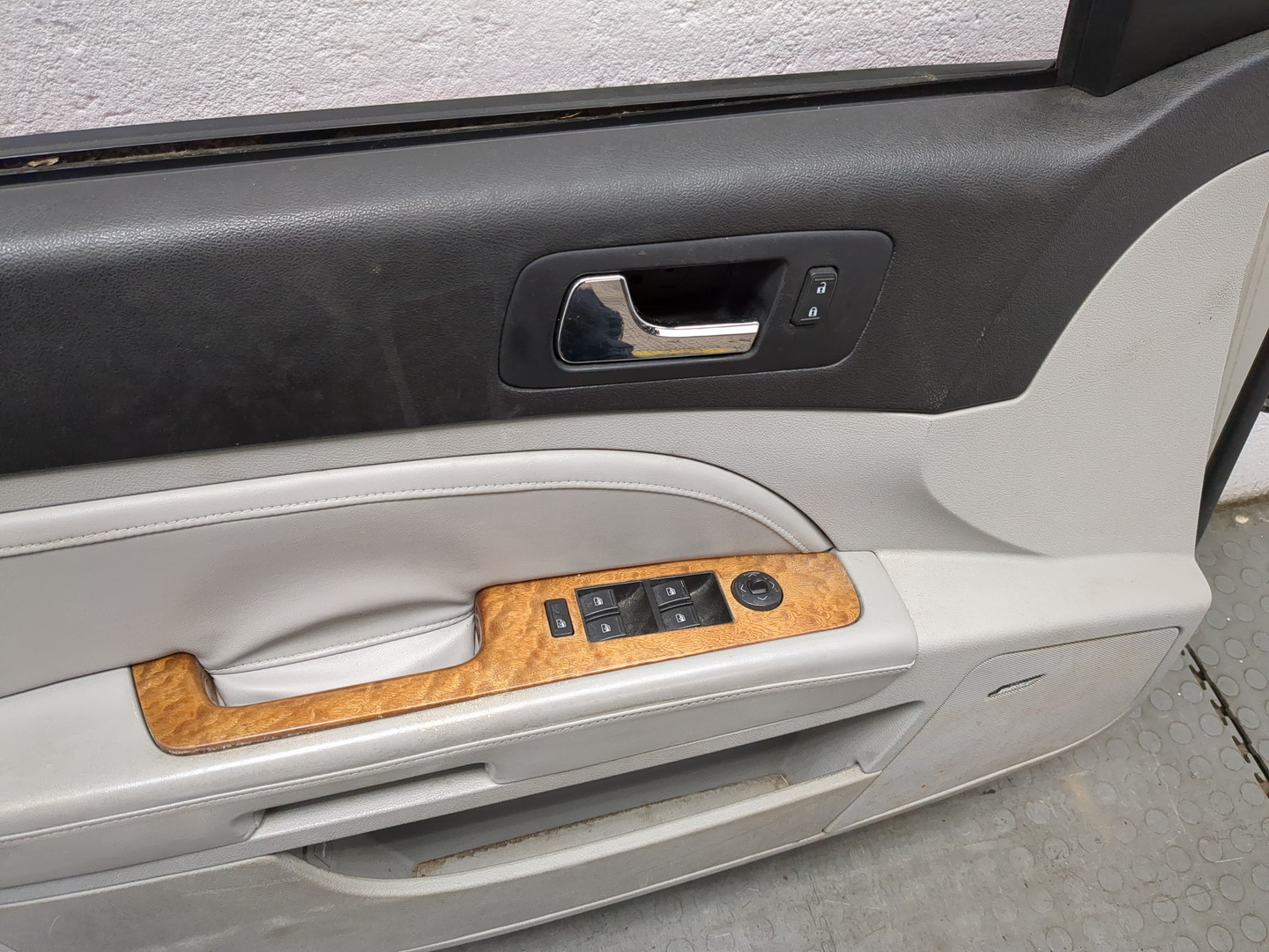 Дверь передняя левая