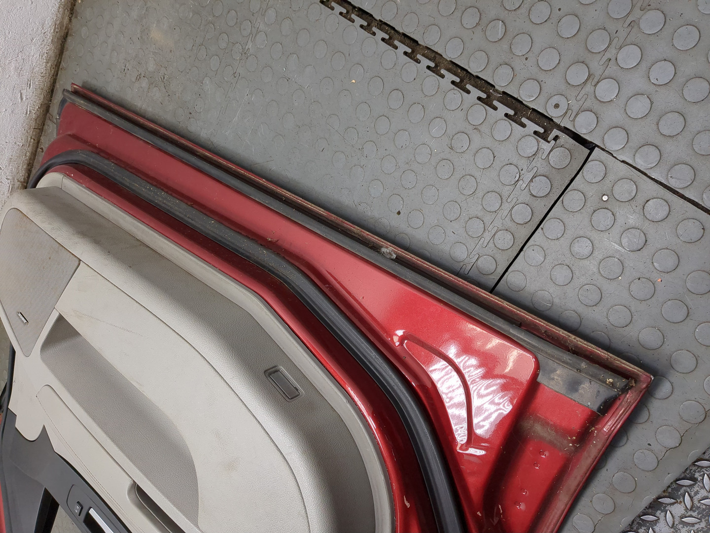 Дверь передняя левая