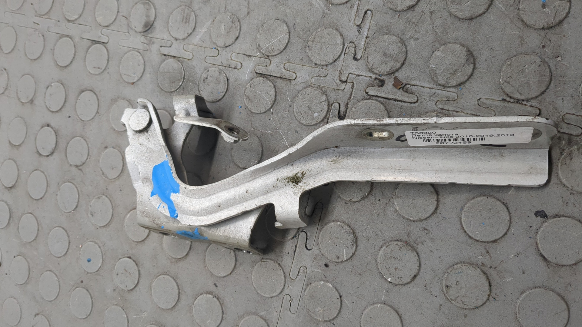 Петля капота левая