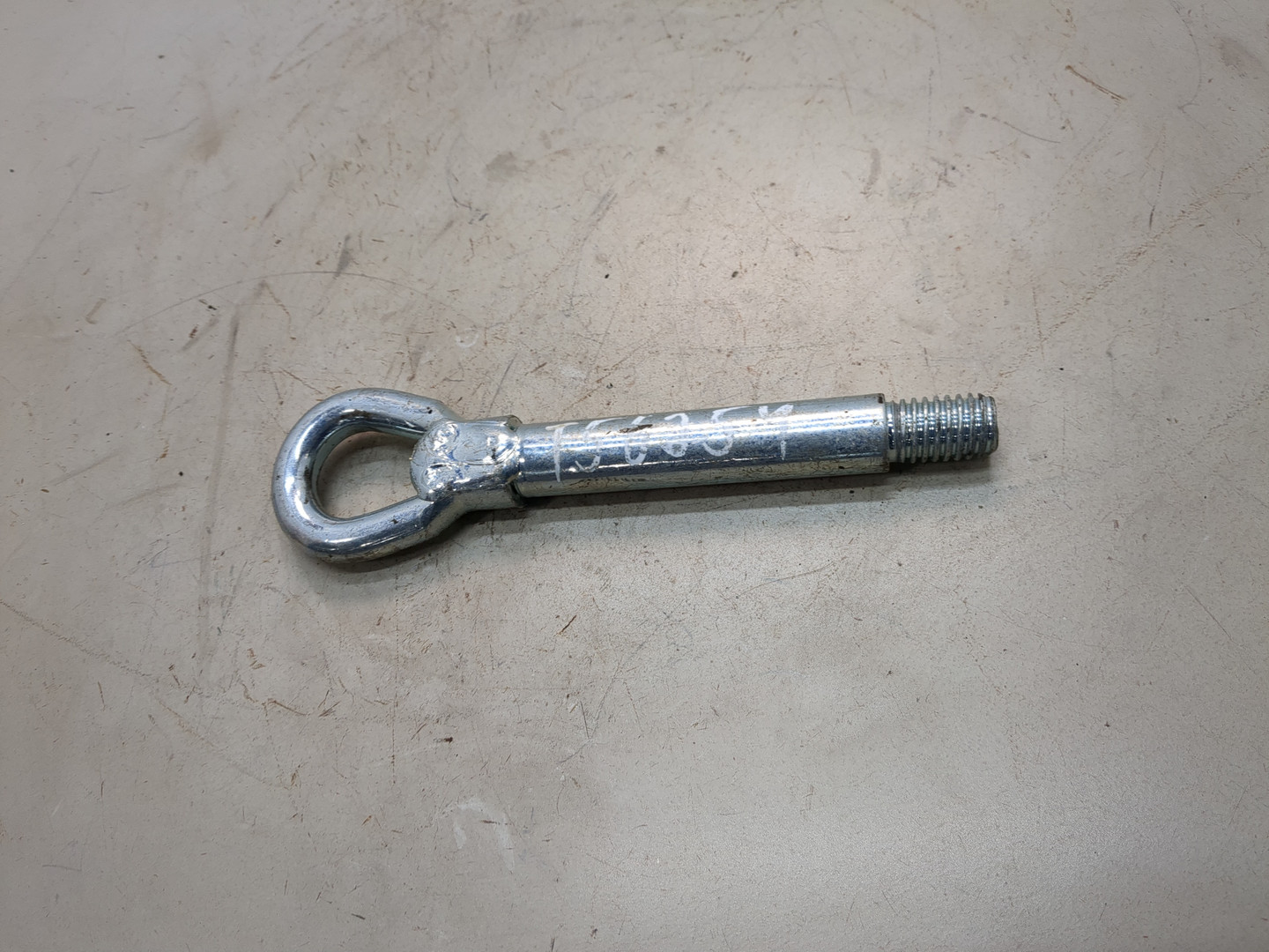 Крюк буксировочный