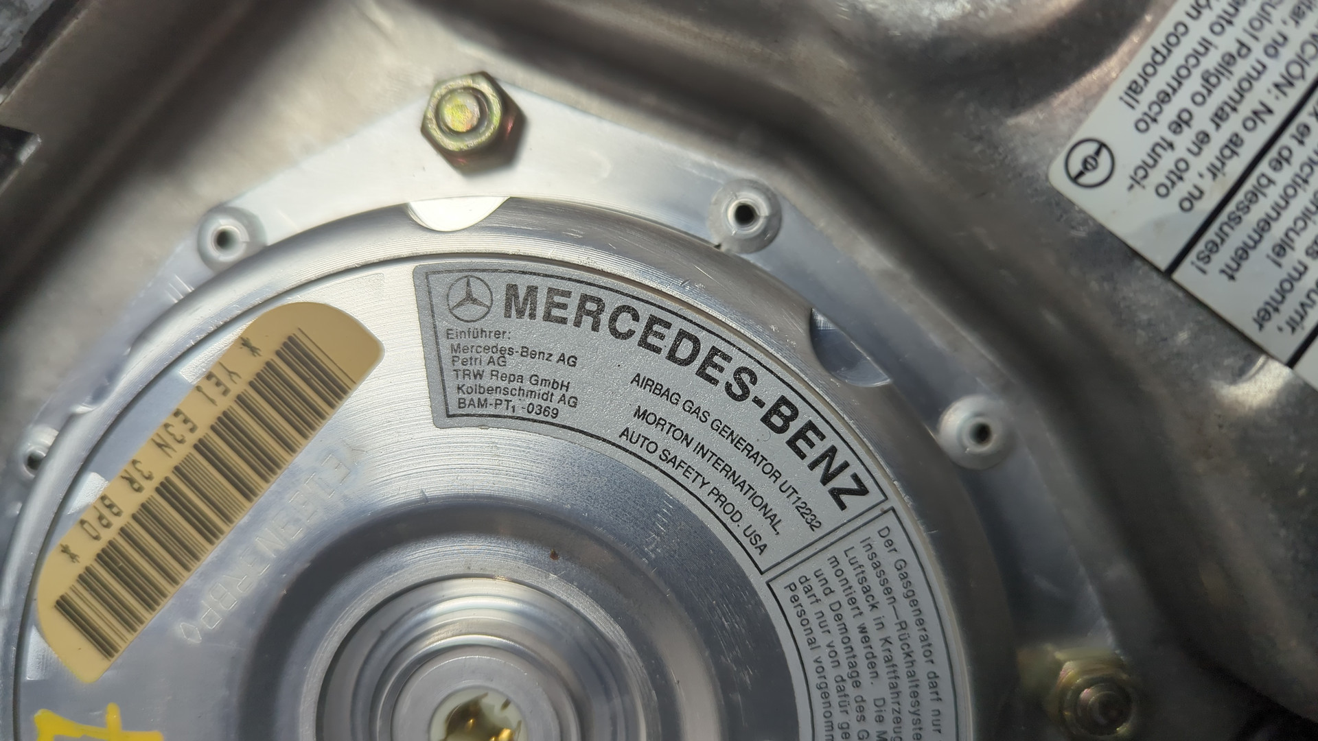 Подушка безопасности в рулевое колесо