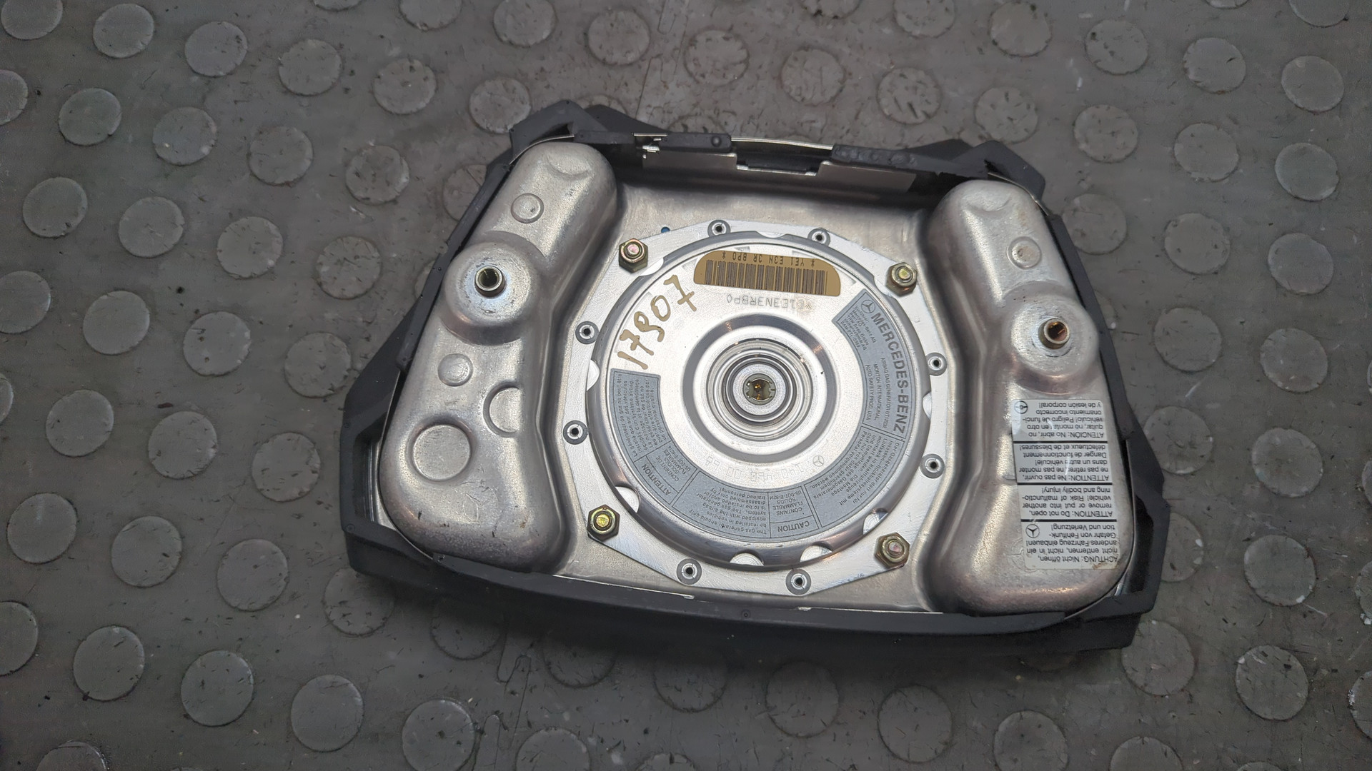 Подушка безопасности в рулевое колесо