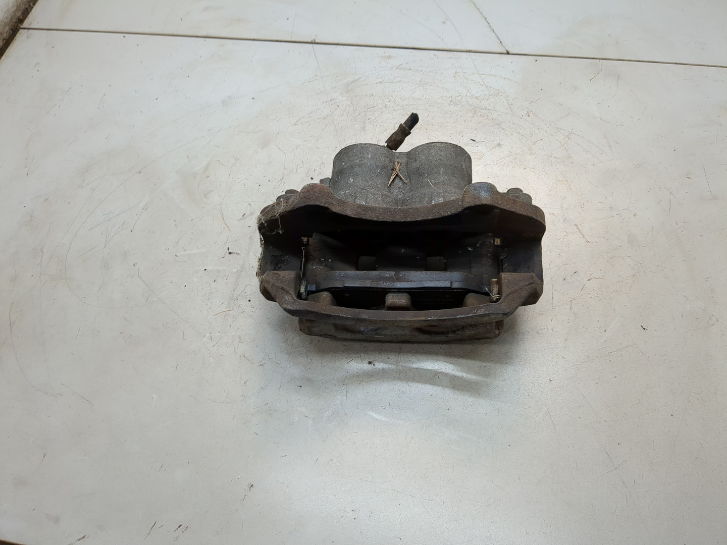 Суппорт передний левый