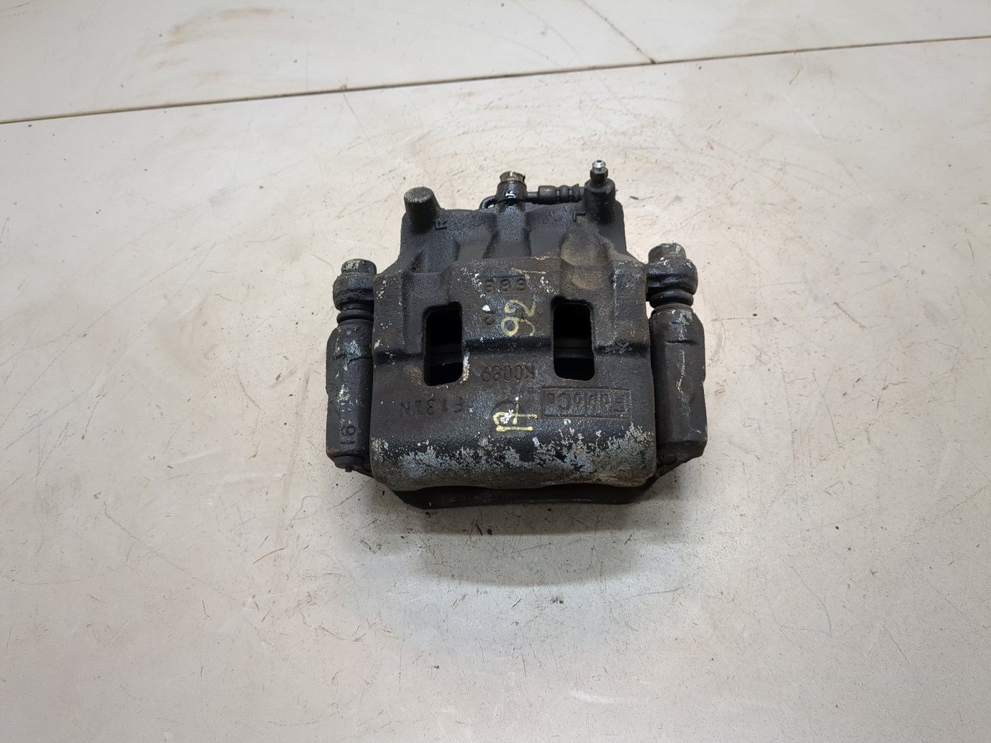 Суппорт передний левый