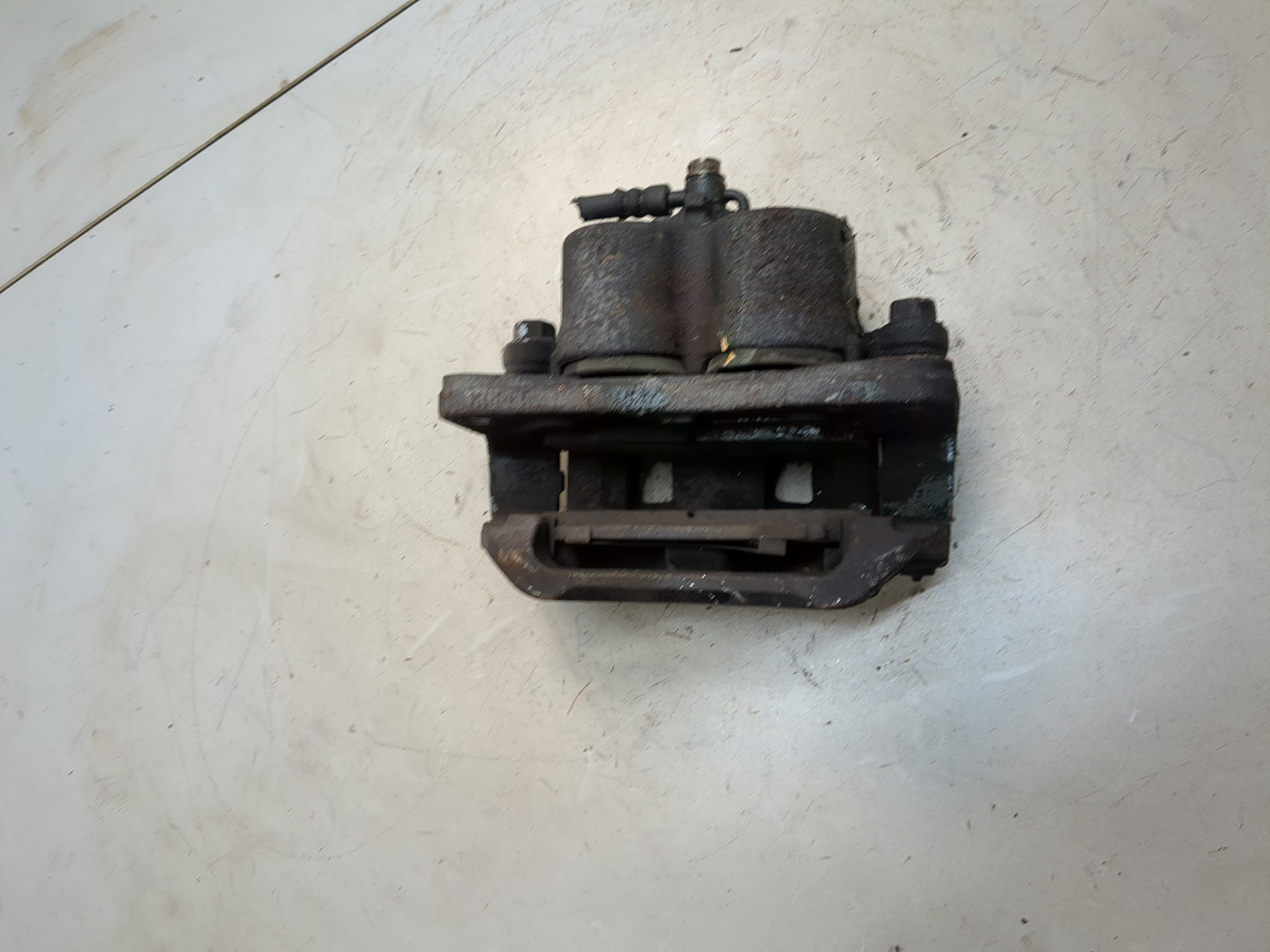 Суппорт передний левый