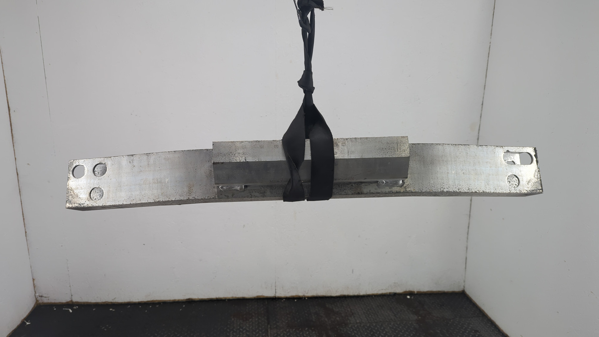 Усилитель заднего бампера