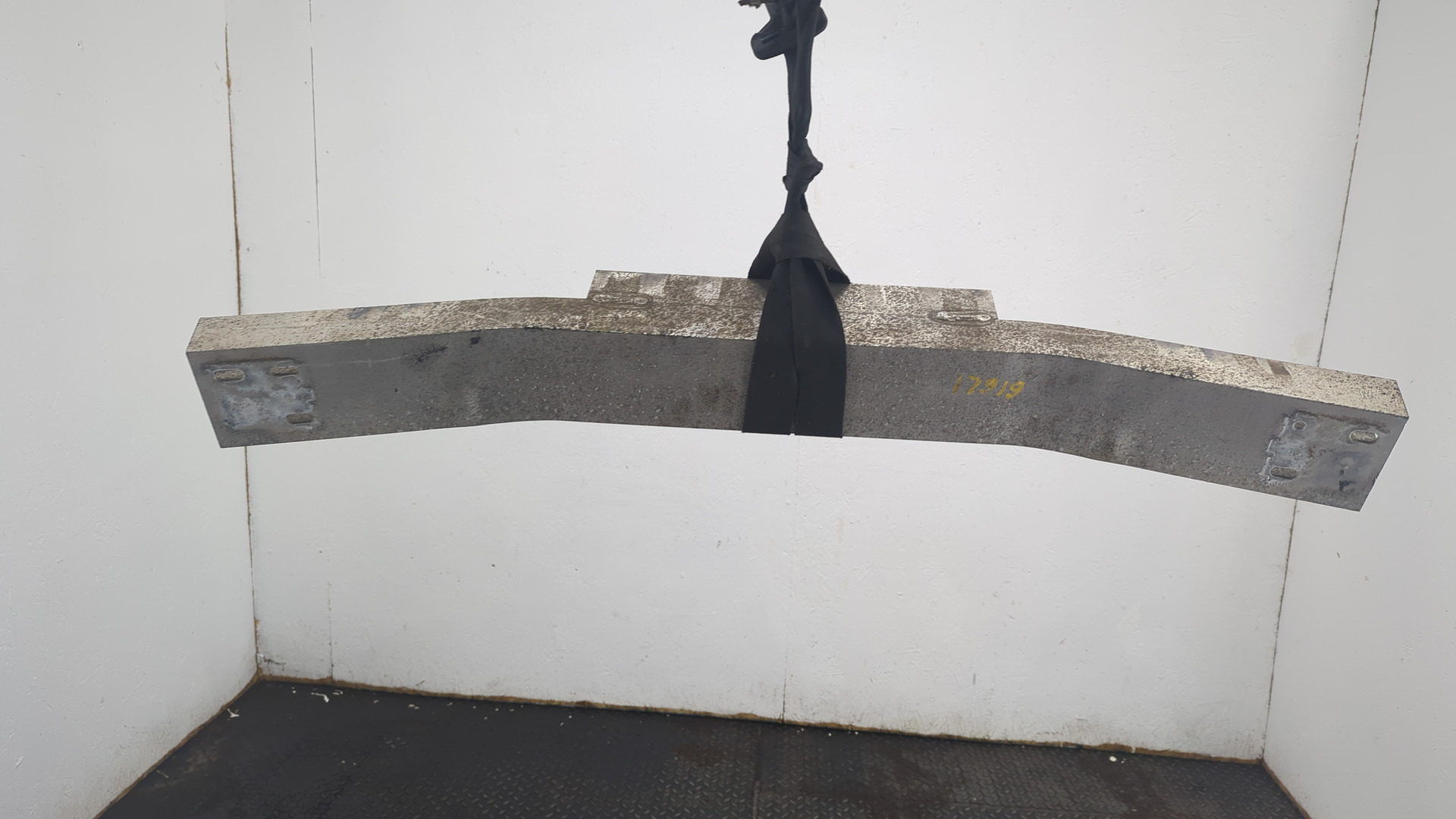 Усилитель заднего бампера