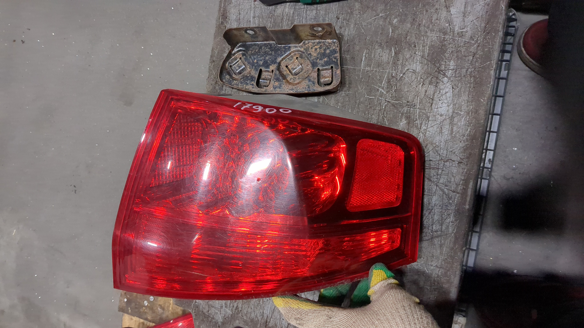 Фонарь задний правый