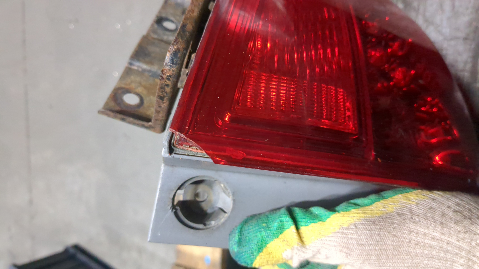 Фонарь задний левый