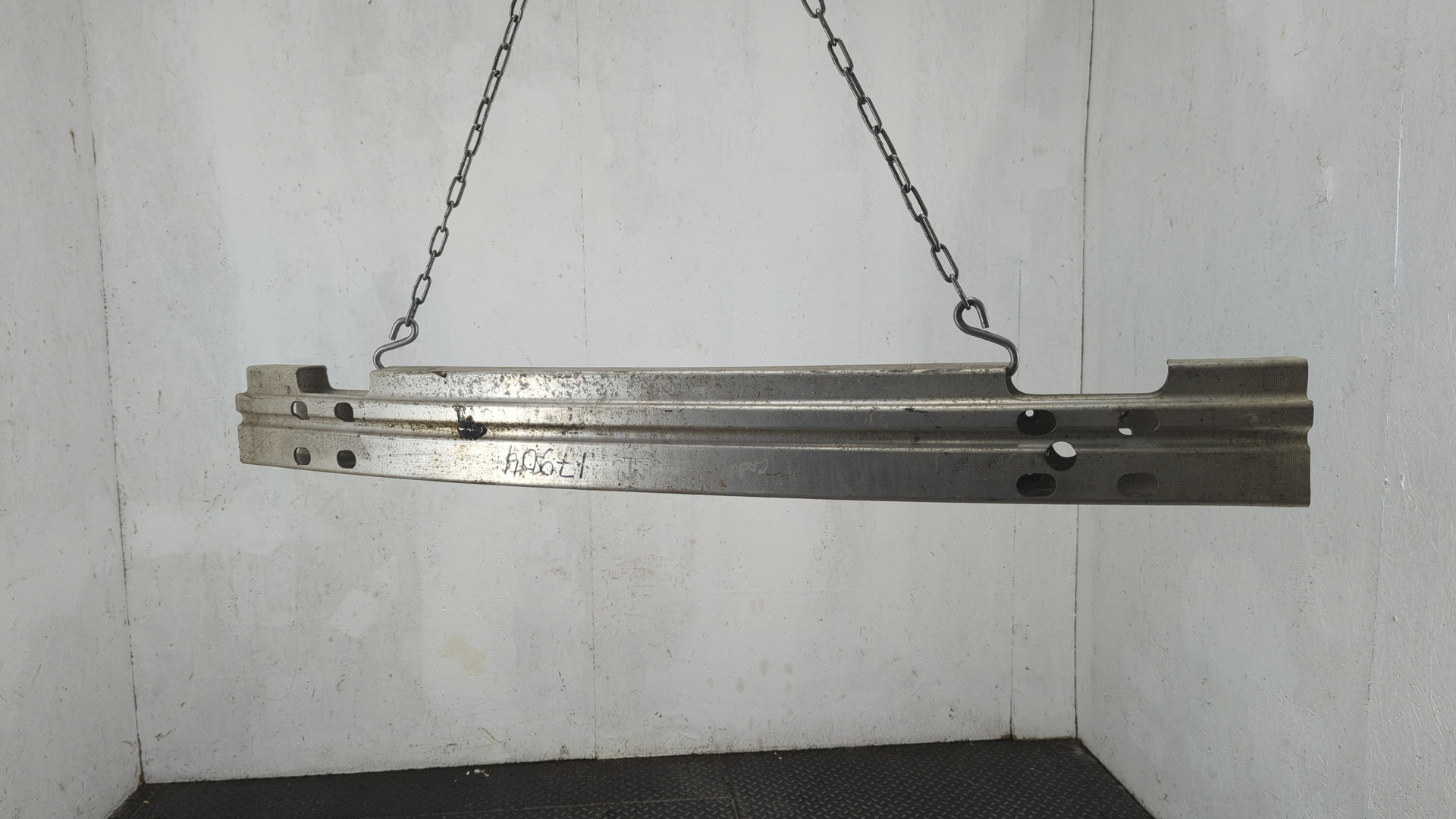 Усилитель заднего бампера