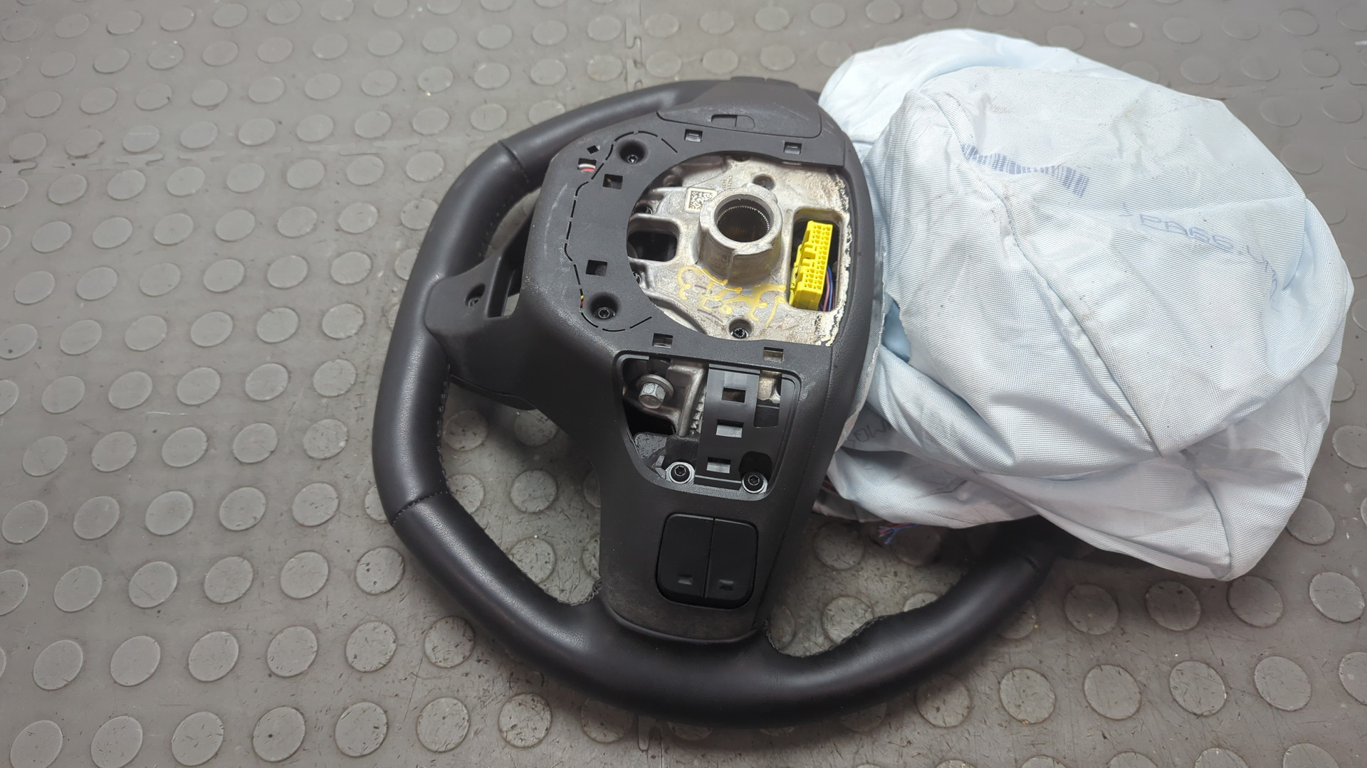 Рулевое колесо (руль)