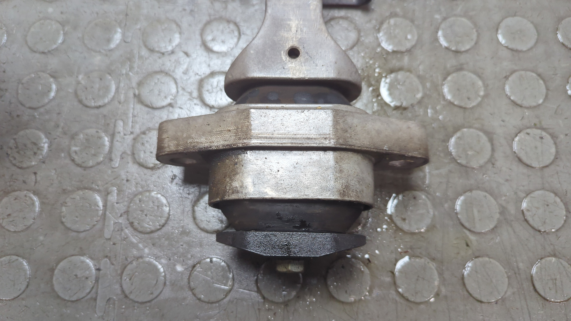 Опора двигателя