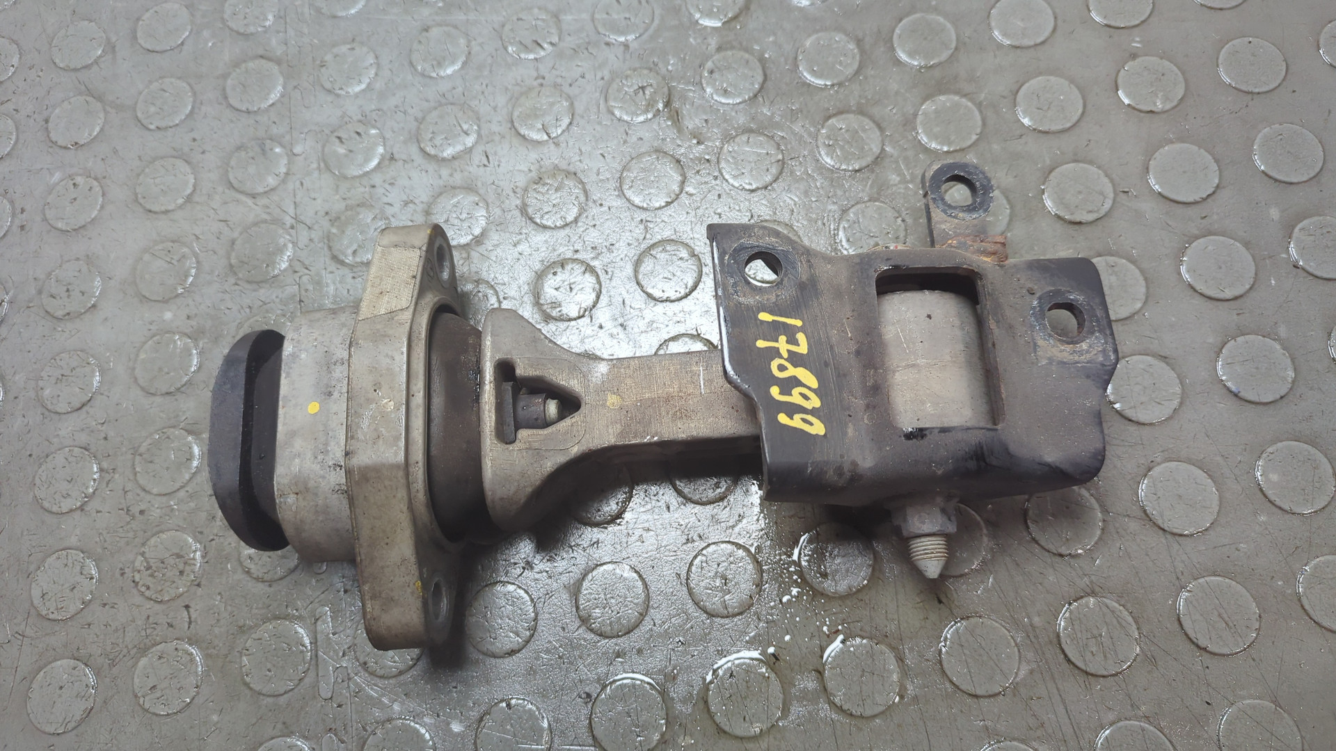 Опора двигателя