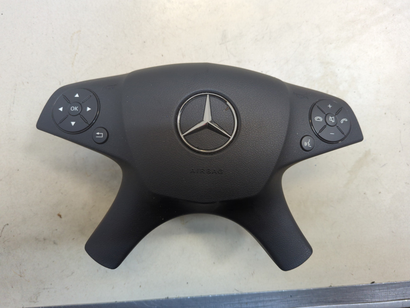 Подушка безопасности в рулевое колесо