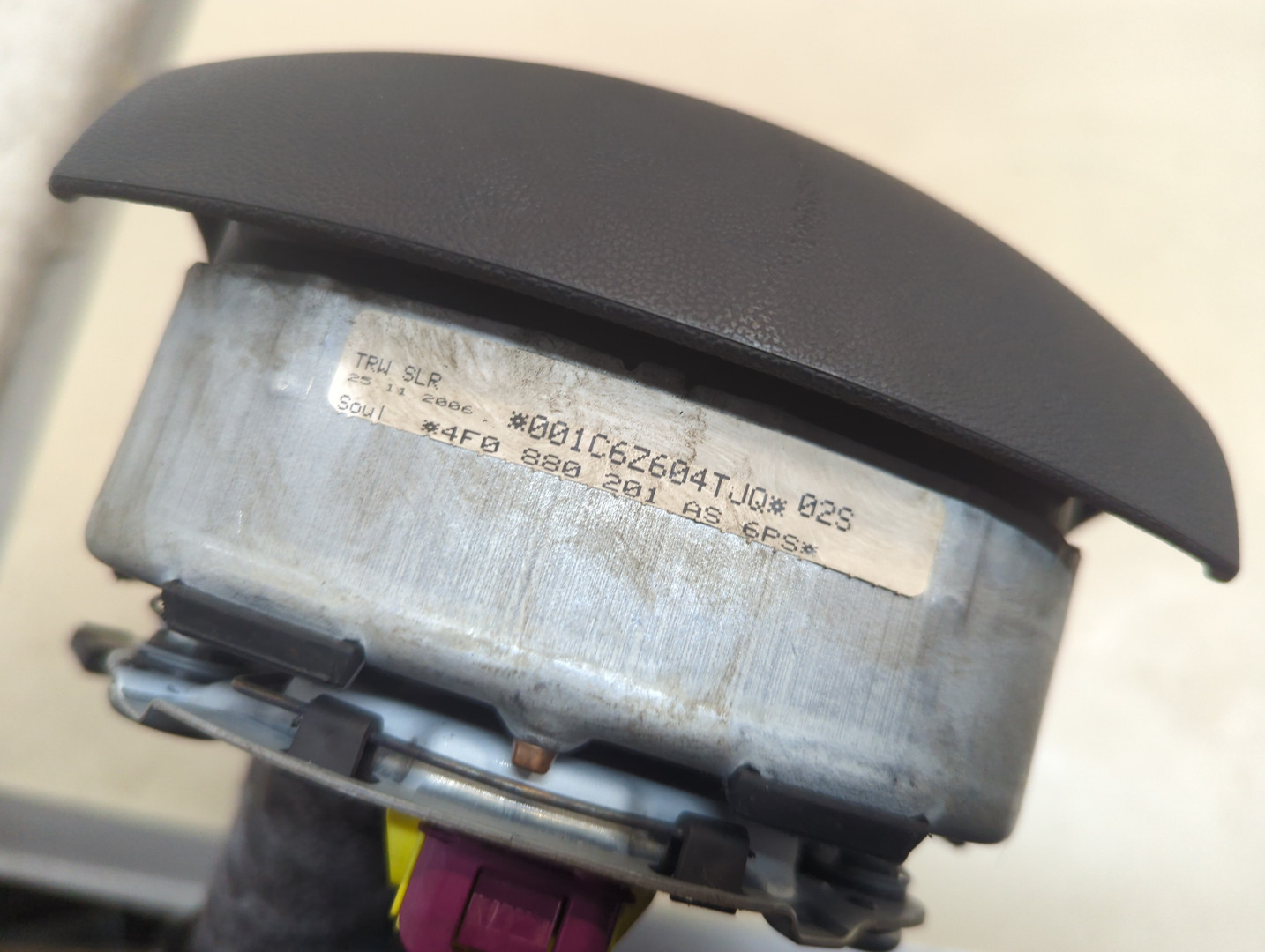 Подушка безопасности в рулевое колесо