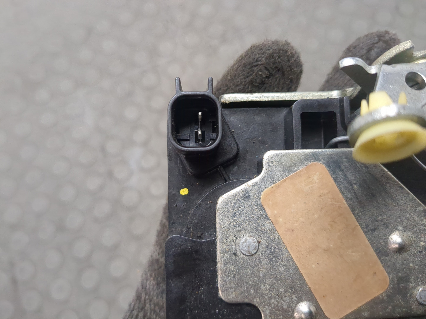 Замок багажника