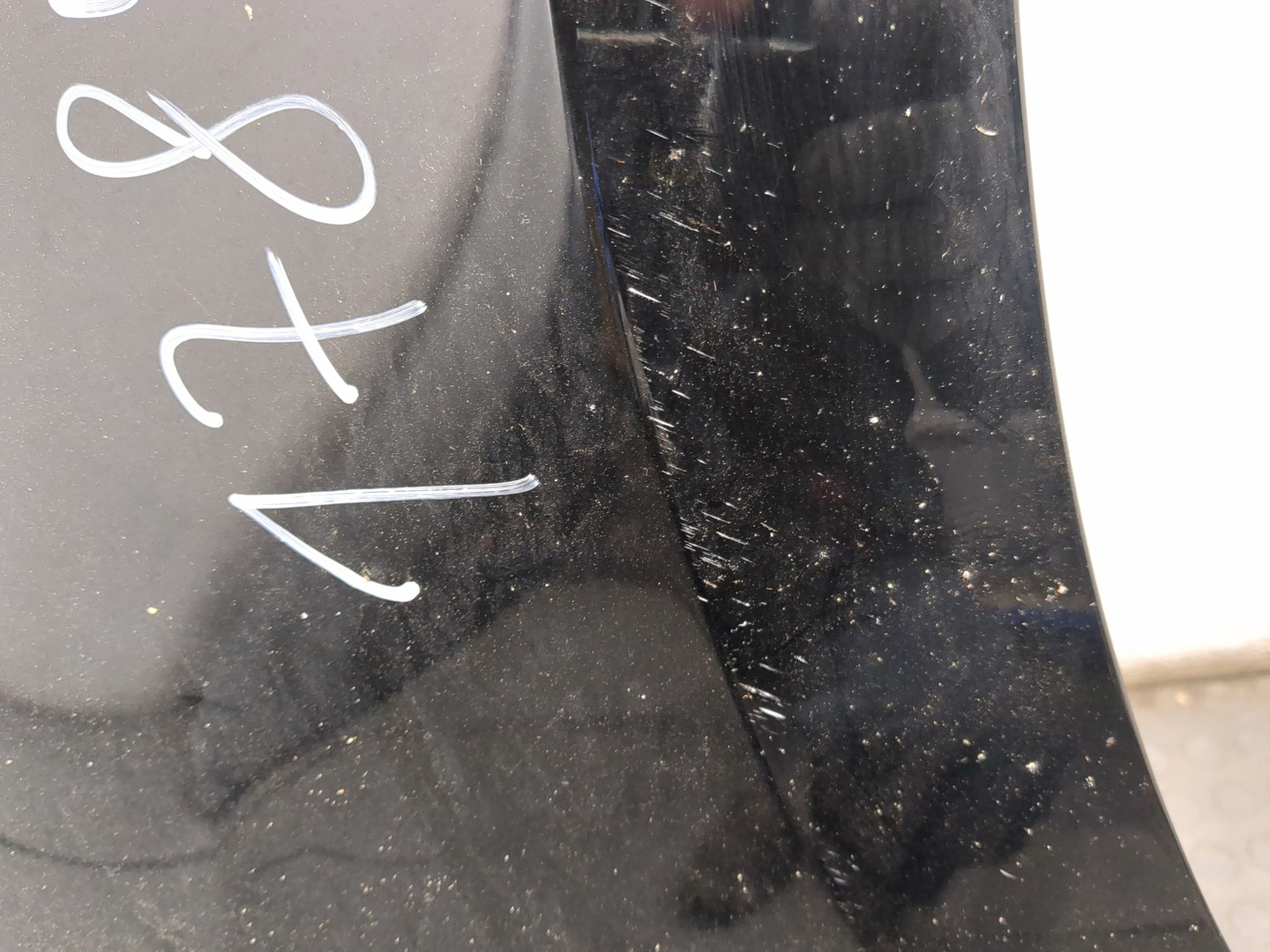 Крыло переднее правое