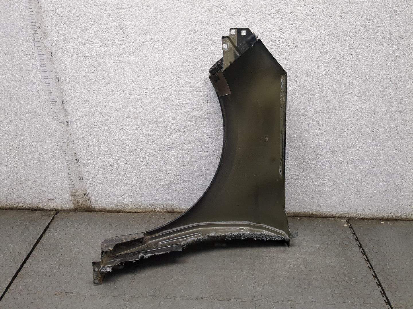 Крыло переднее правое