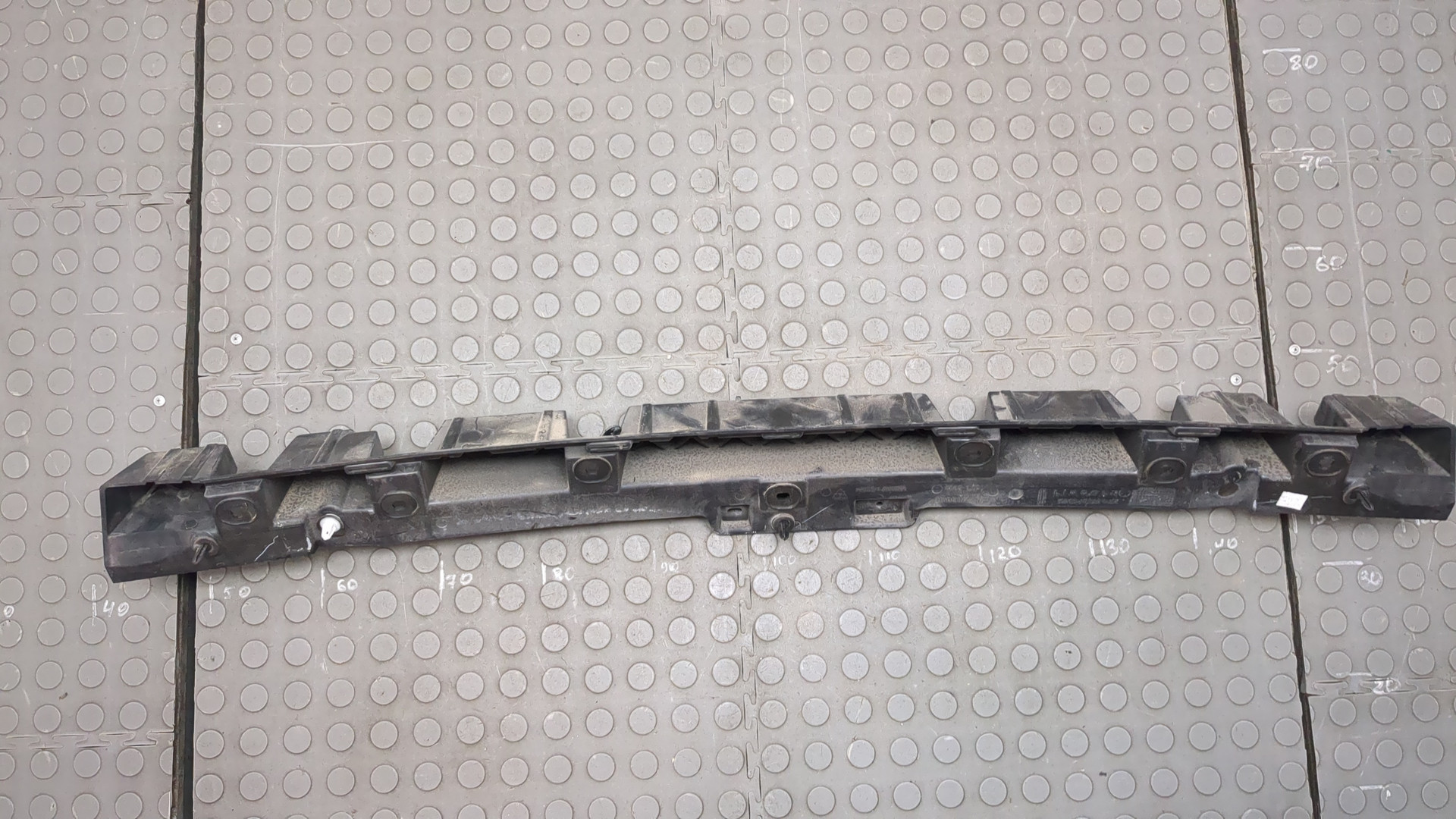 Кронштейн заднего бампера