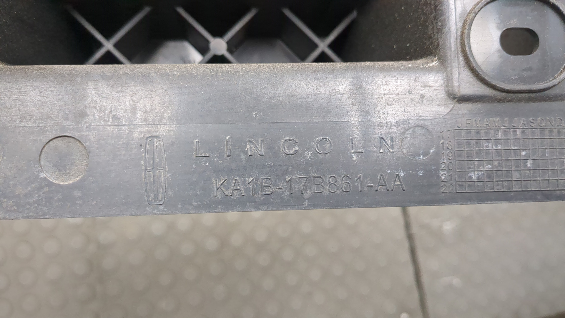 Кронштейн заднего бампера