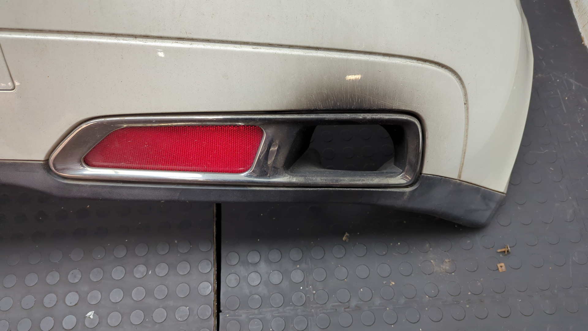 Бампер задний