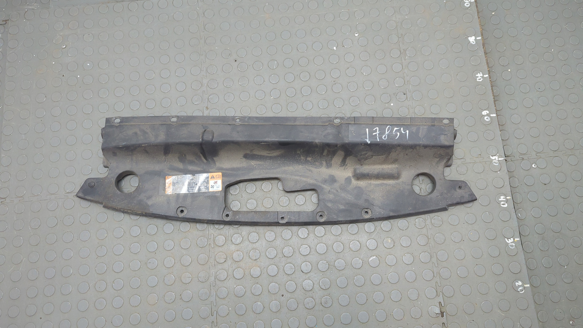 Кожух замка капота