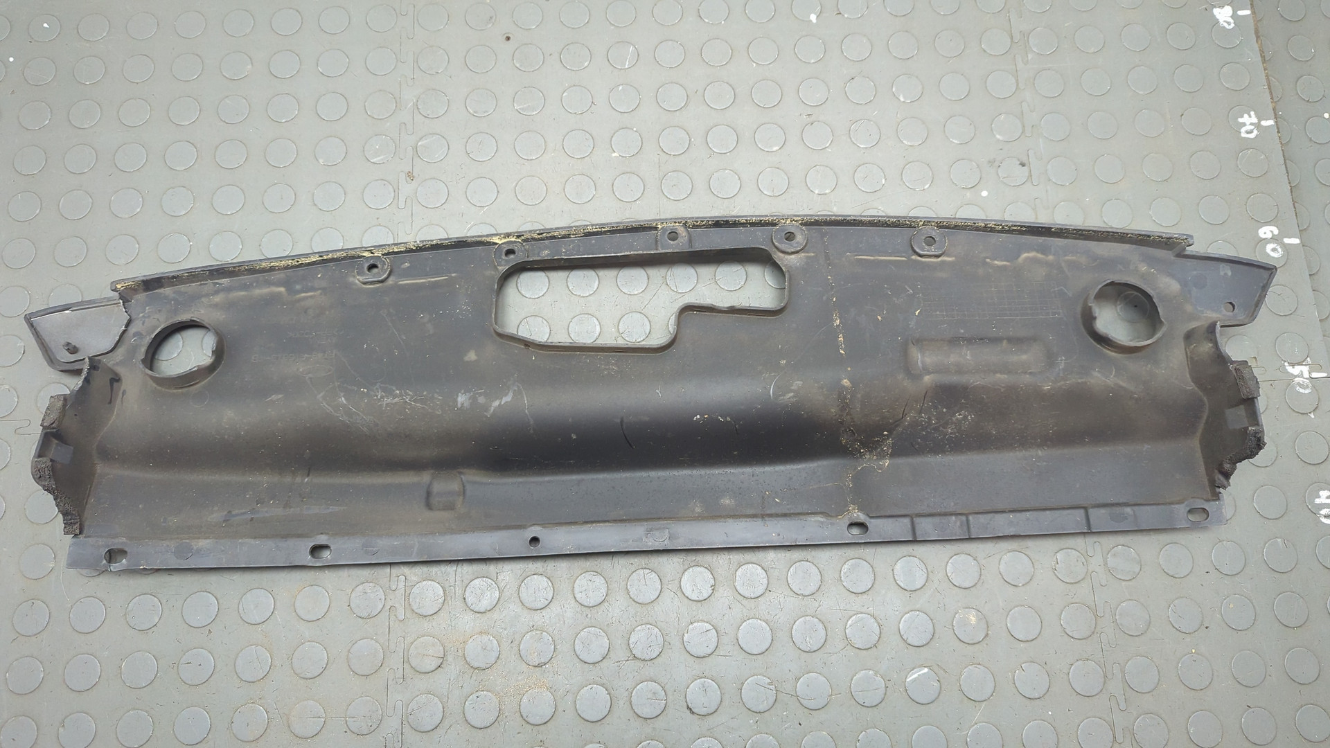 Кожух замка капота