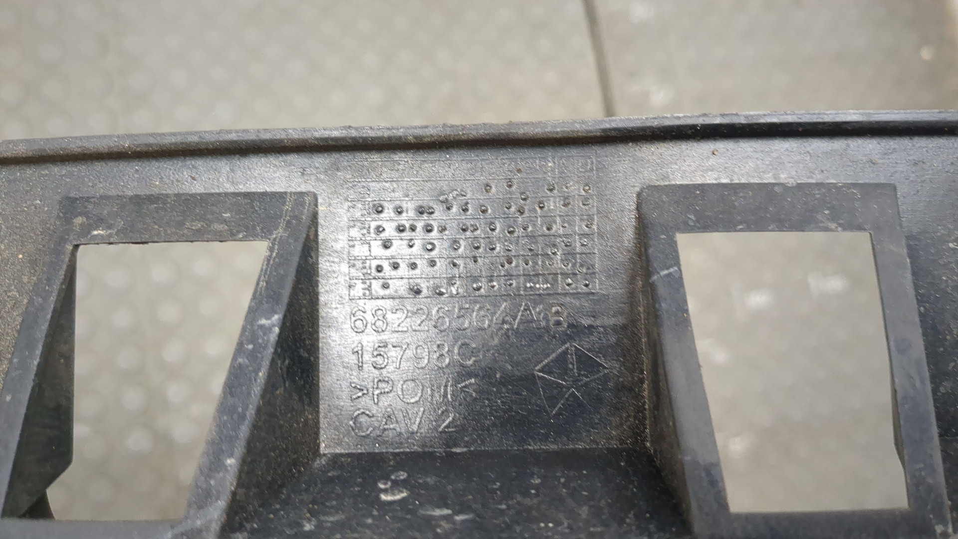 Кронштейн заднего бампера